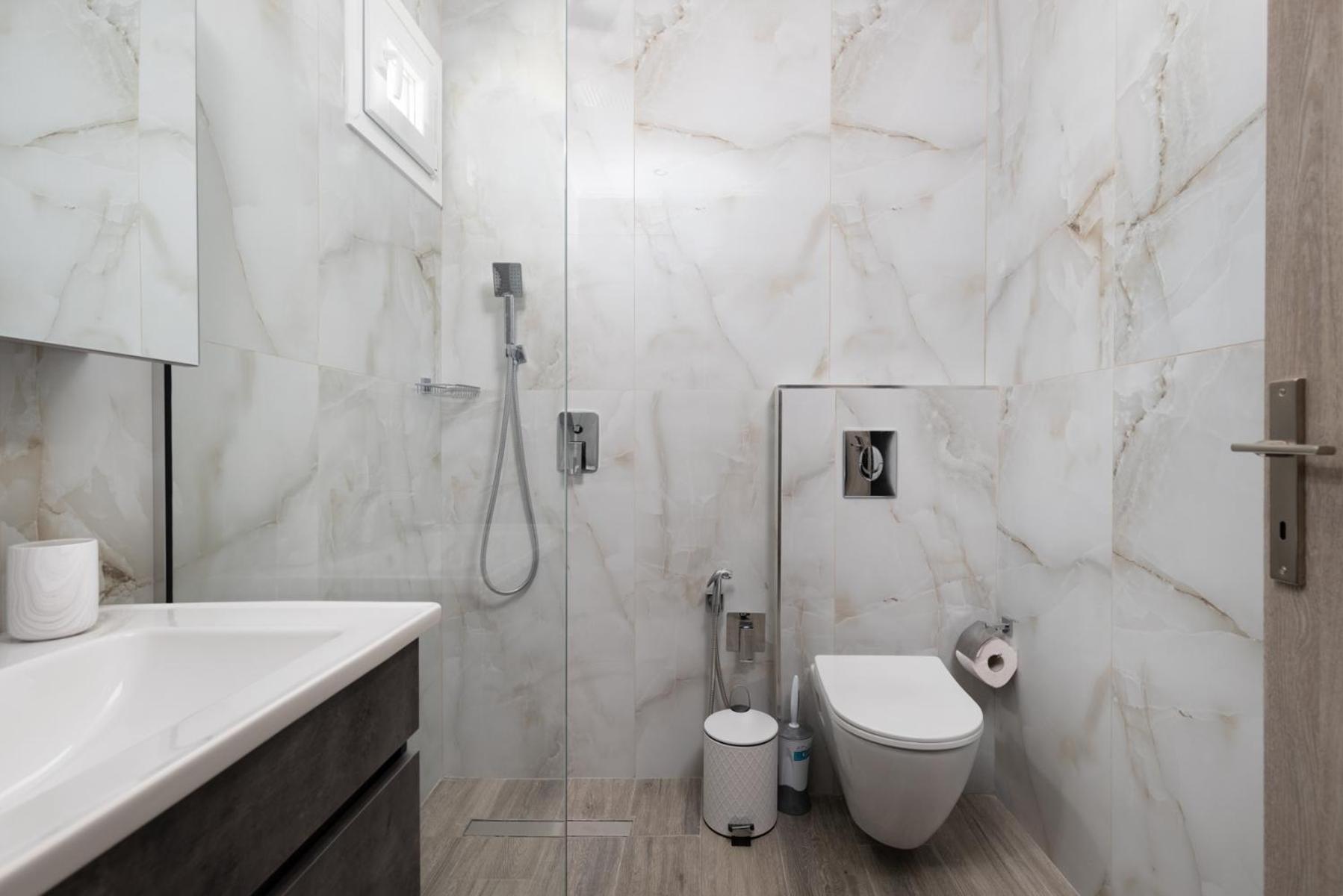 Carolina Apartment's Zilotis