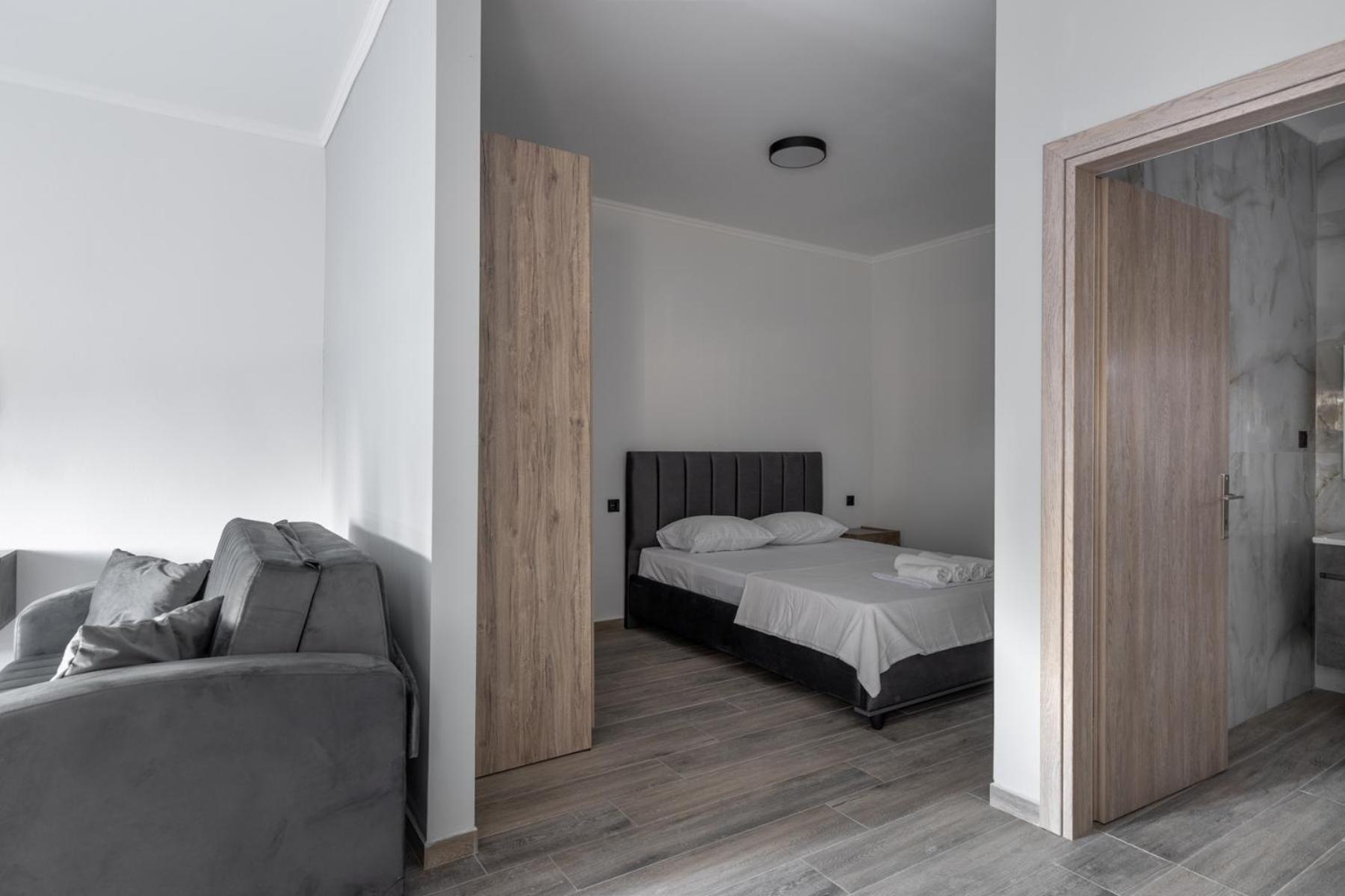 Carolina Apartment's Zilotis